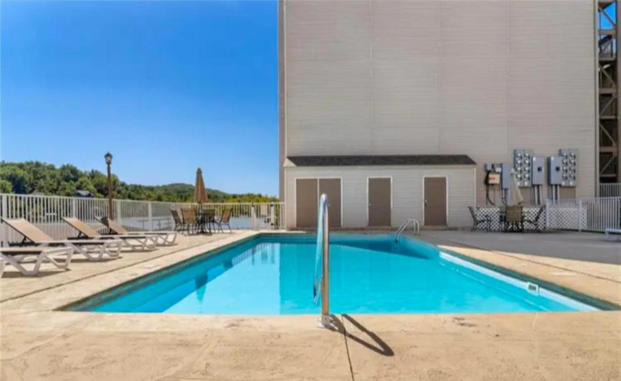 Perfect Condo, 31 Mm, Hoa Pool, Fishing Camdenton Exterior photo